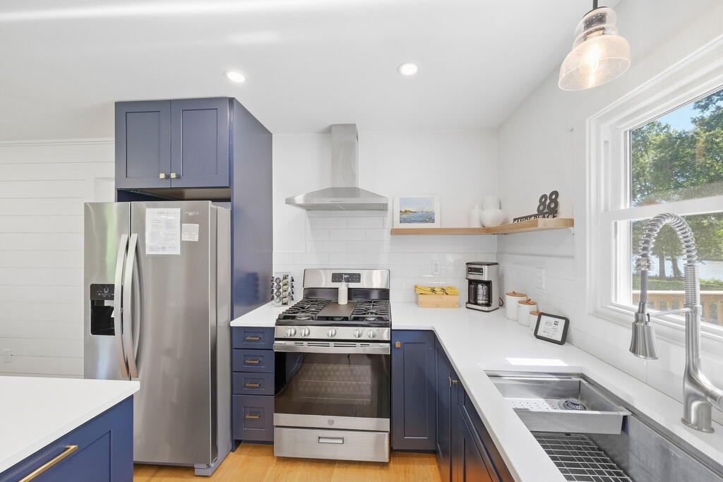 88 Canoe Place