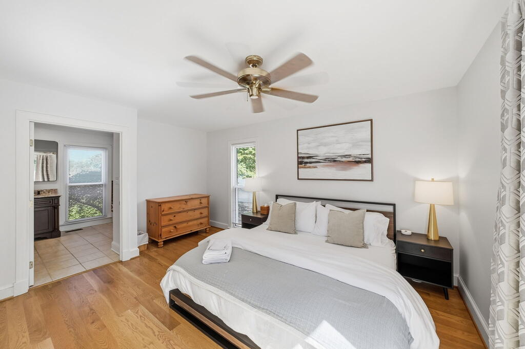 88 Canoe Place