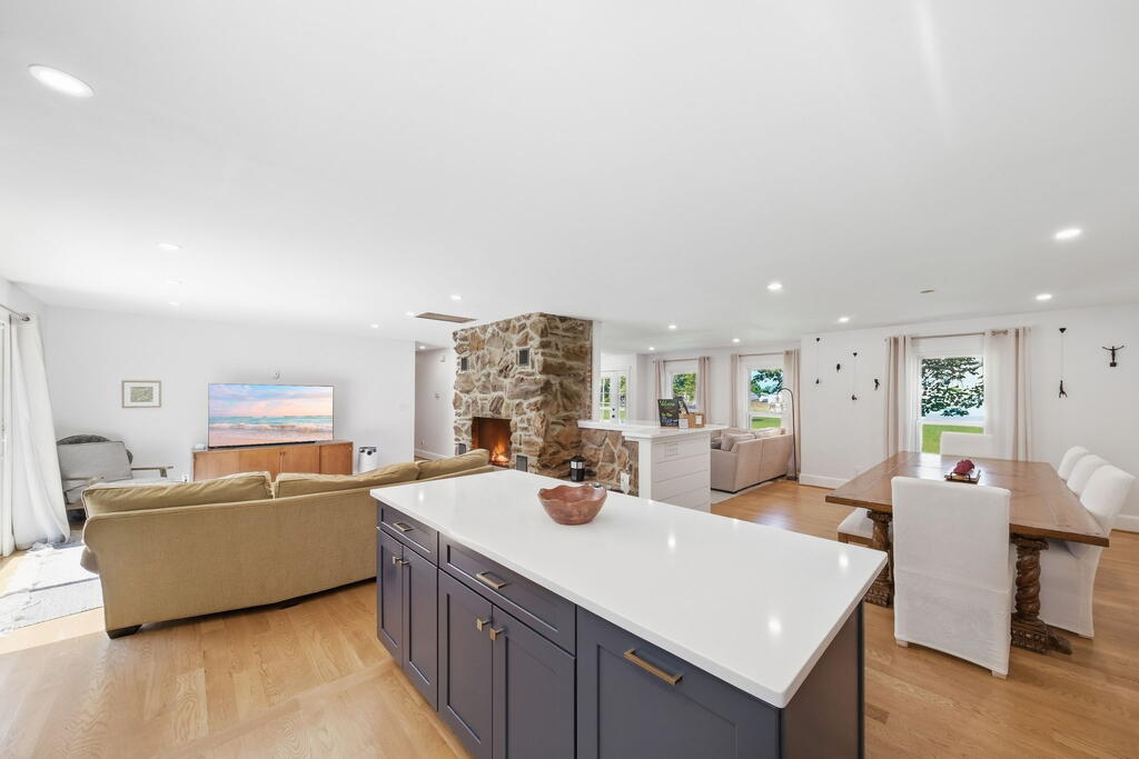 88 Canoe Place
