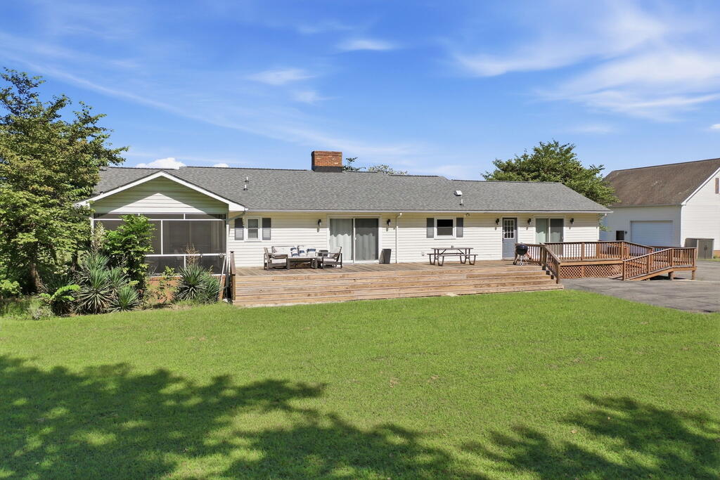88 Canoe Place