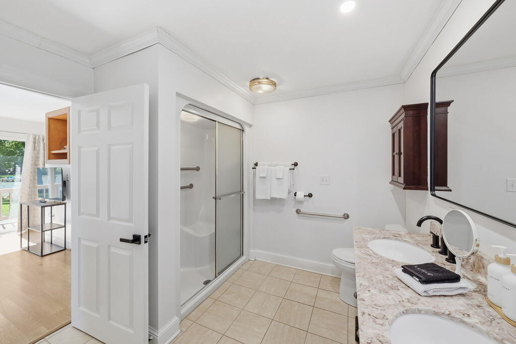 88 Canoe Place