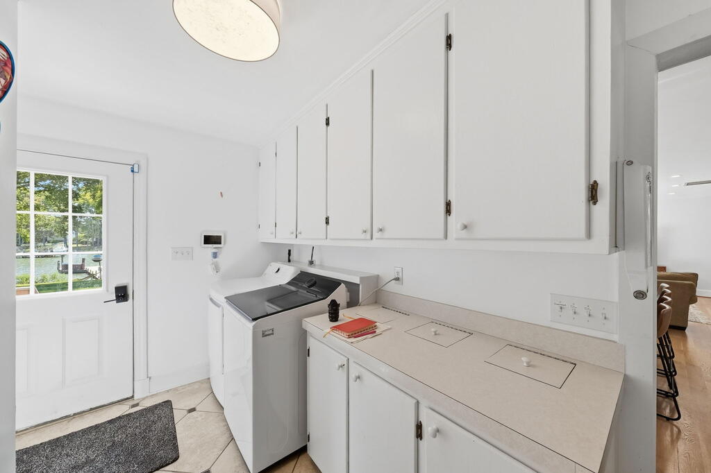 88 Canoe Place