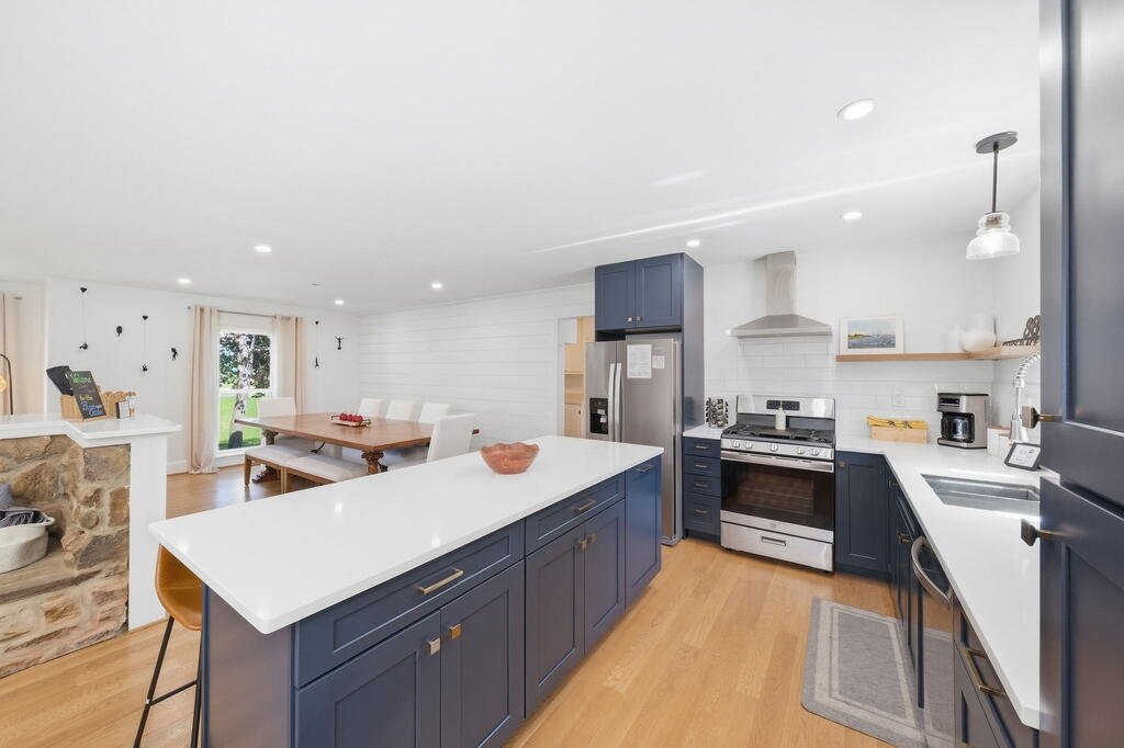 88 Canoe Place
