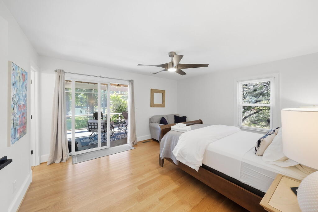 88 Canoe Place
