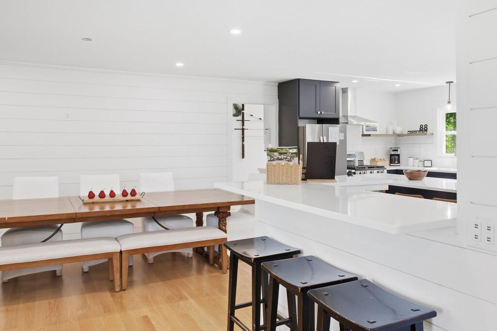 88 Canoe Place