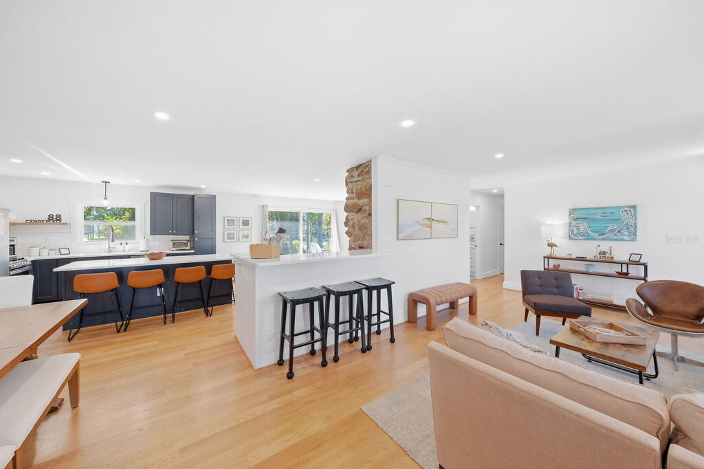 88 Canoe Place