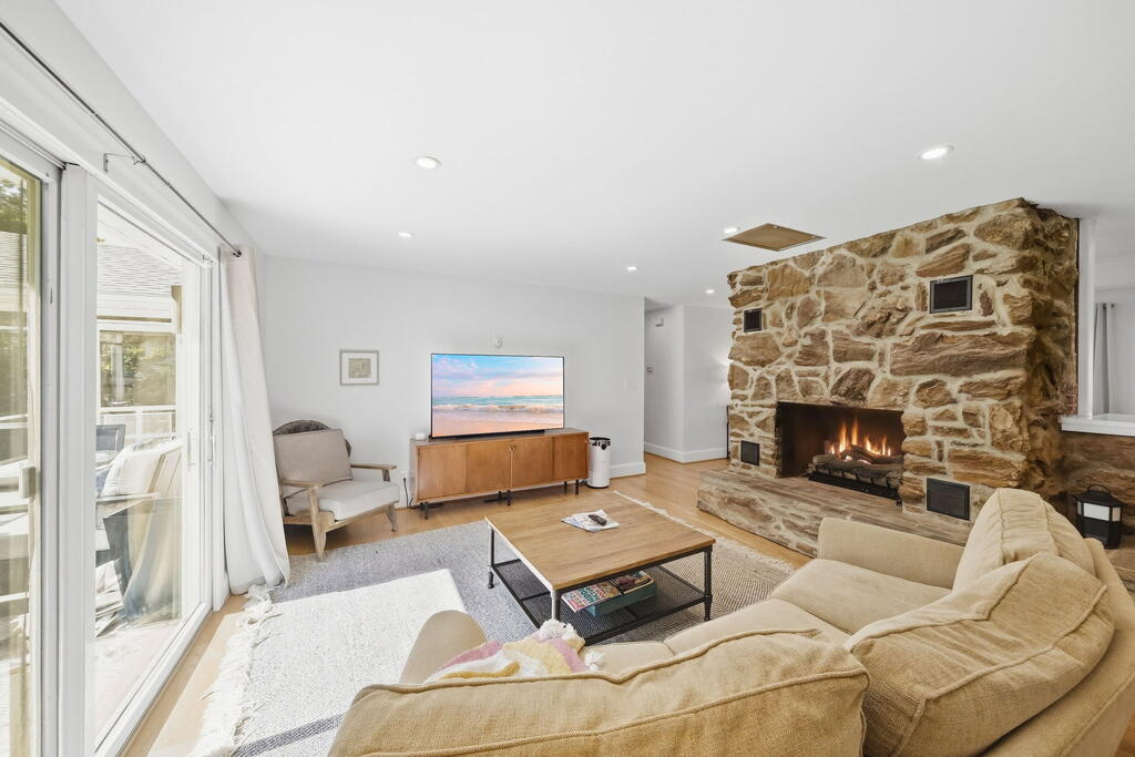 88 Canoe Place