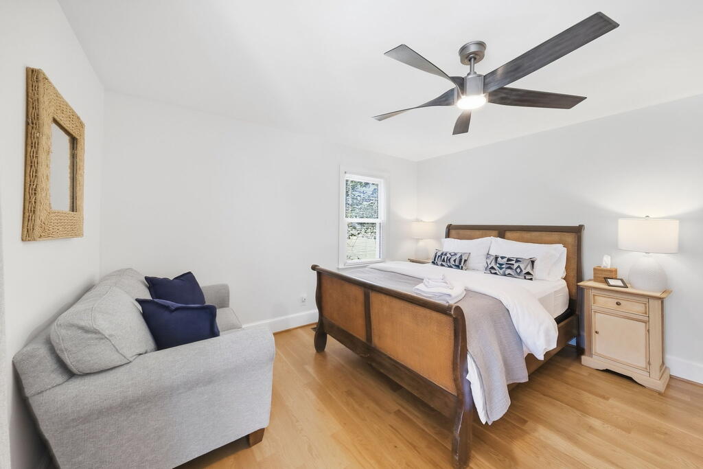 88 Canoe Place