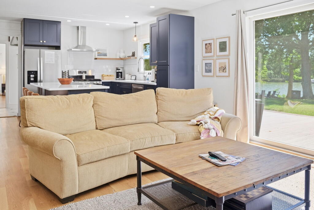 88 Canoe Place