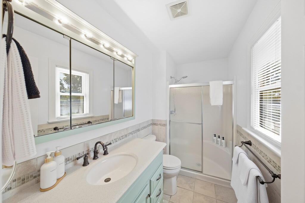 88 Canoe Place