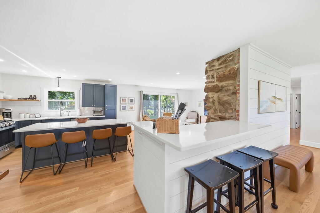 88 Canoe Place