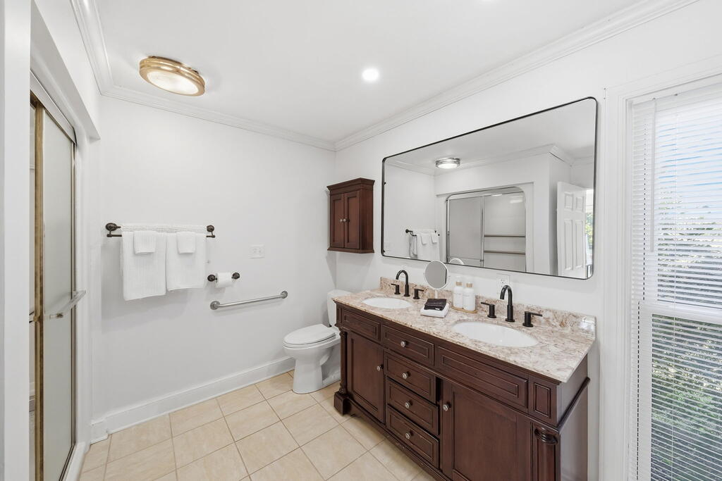 88 Canoe Place
