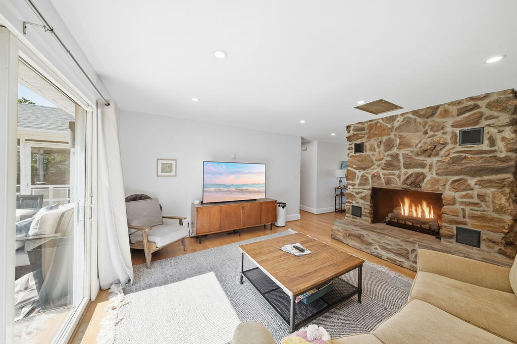 88 Canoe Place