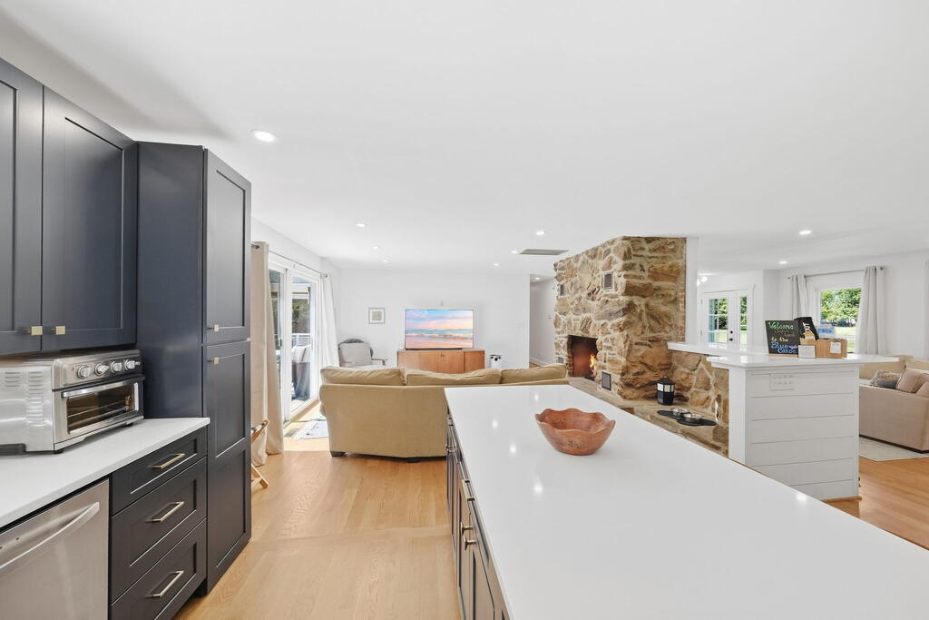88 Canoe Place