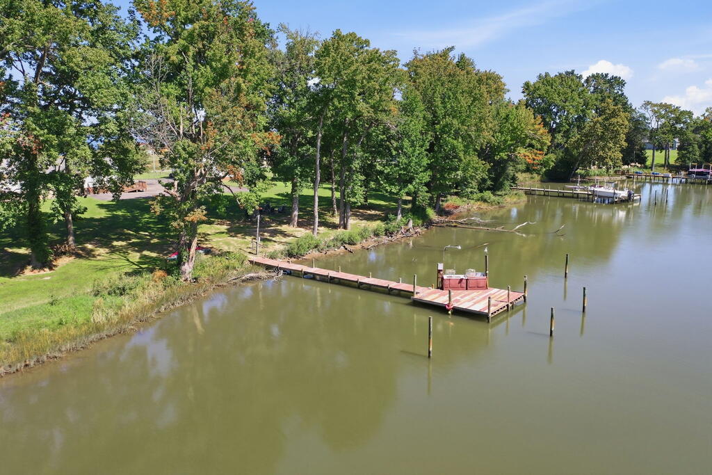 88 Canoe Place
