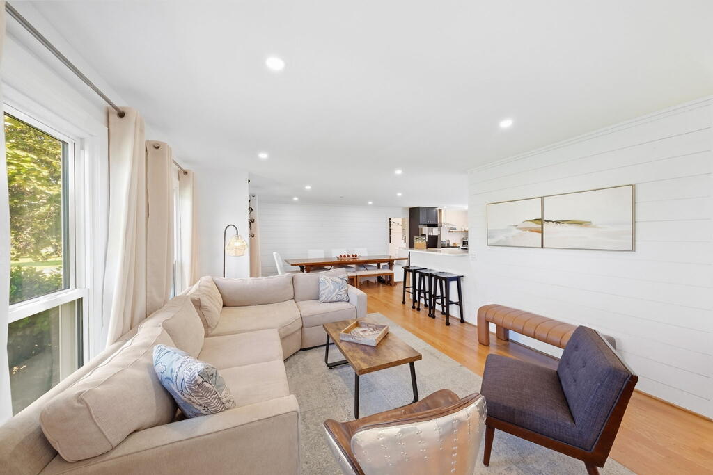 88 Canoe Place