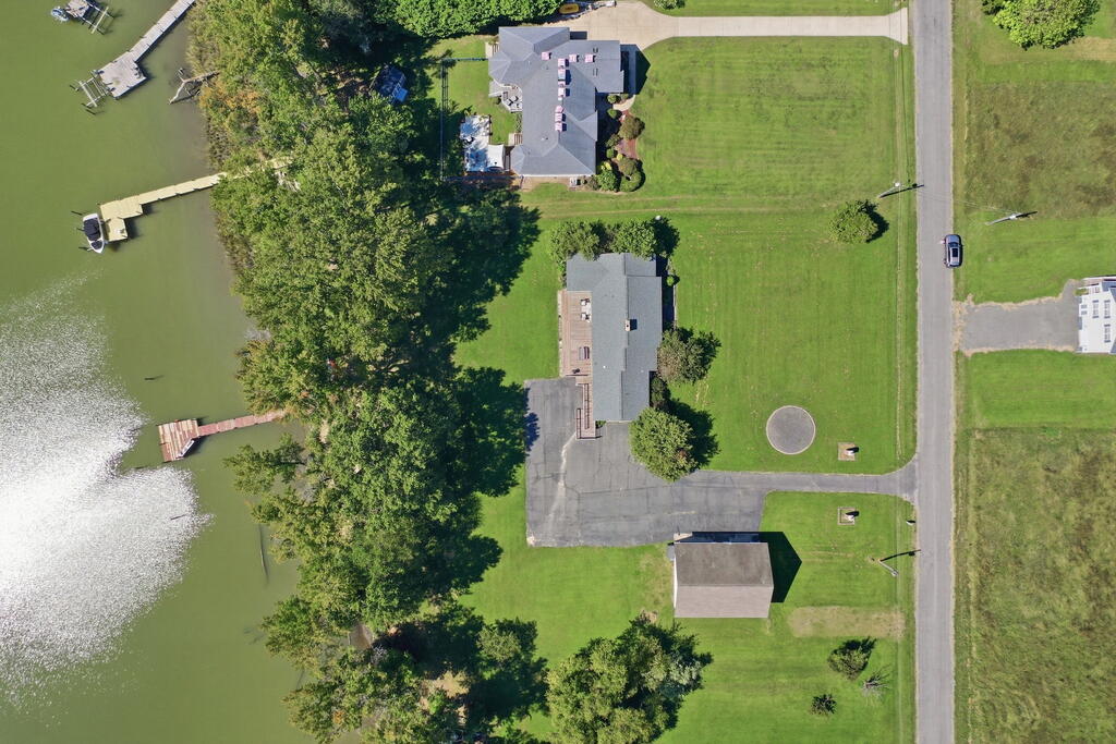 88 Canoe Place
