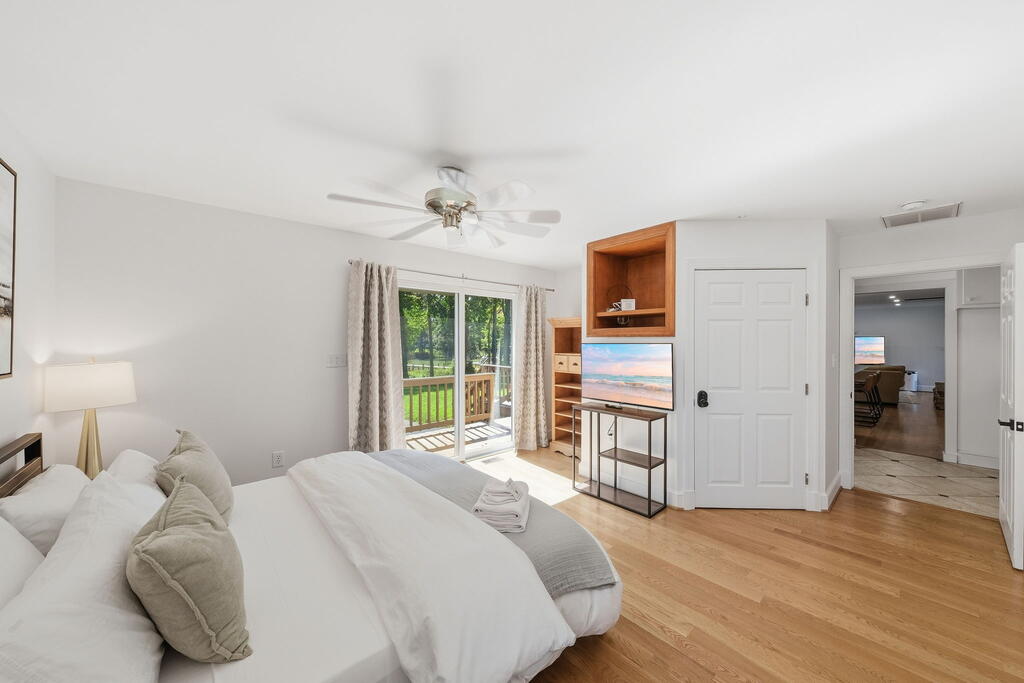 88 Canoe Place