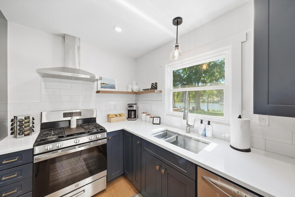 88 Canoe Place