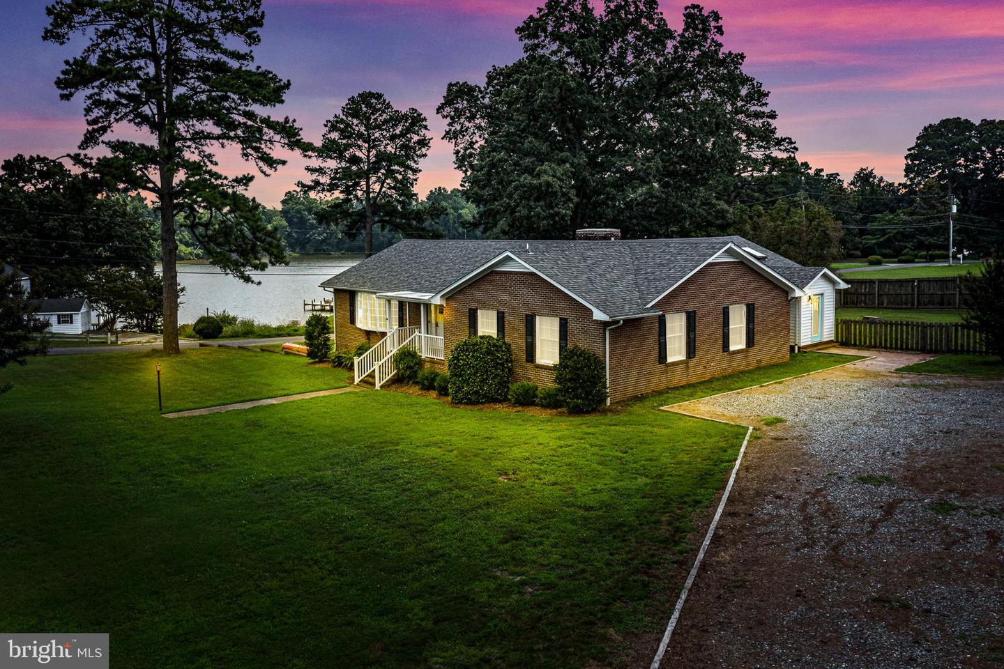 72 Nimcock Rd
