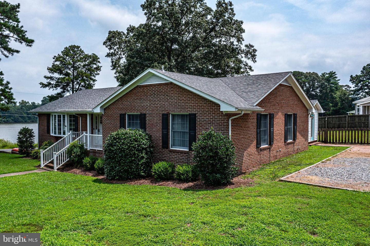 72 Nimcock Rd