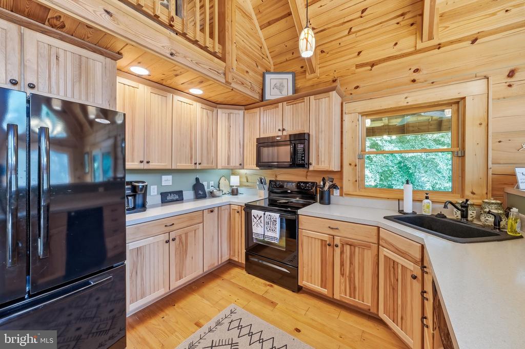 32 SHORELINE DRIVE