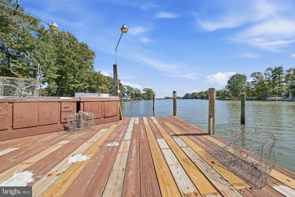 88 CANOE PLACE