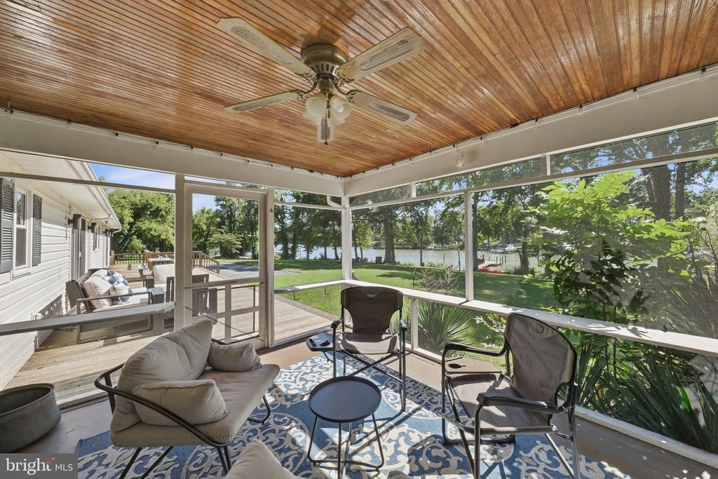 88 CANOE PLACE