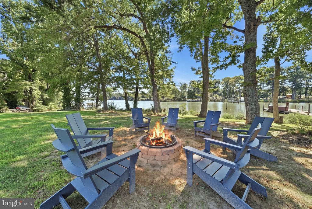 88 CANOE PLACE
