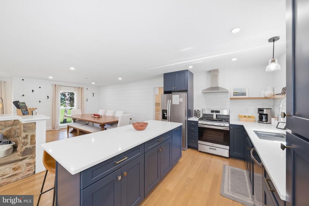 88 CANOE PLACE