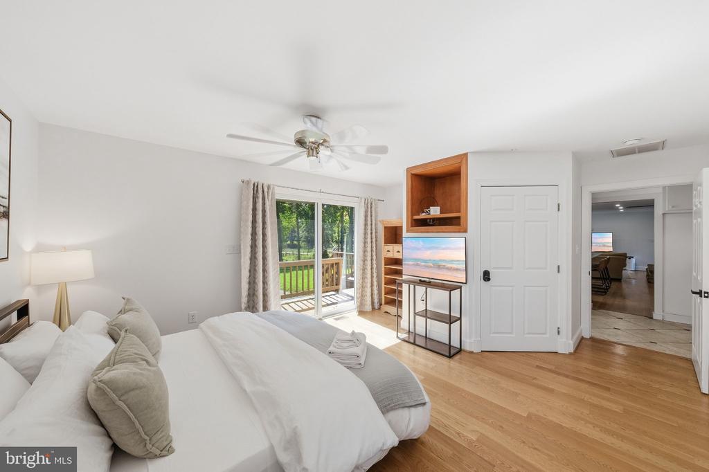 88 CANOE PLACE