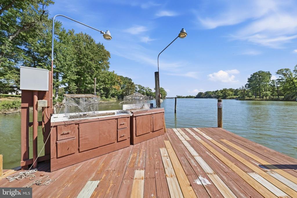 88 CANOE PLACE