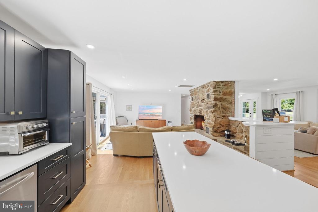 88 CANOE PLACE