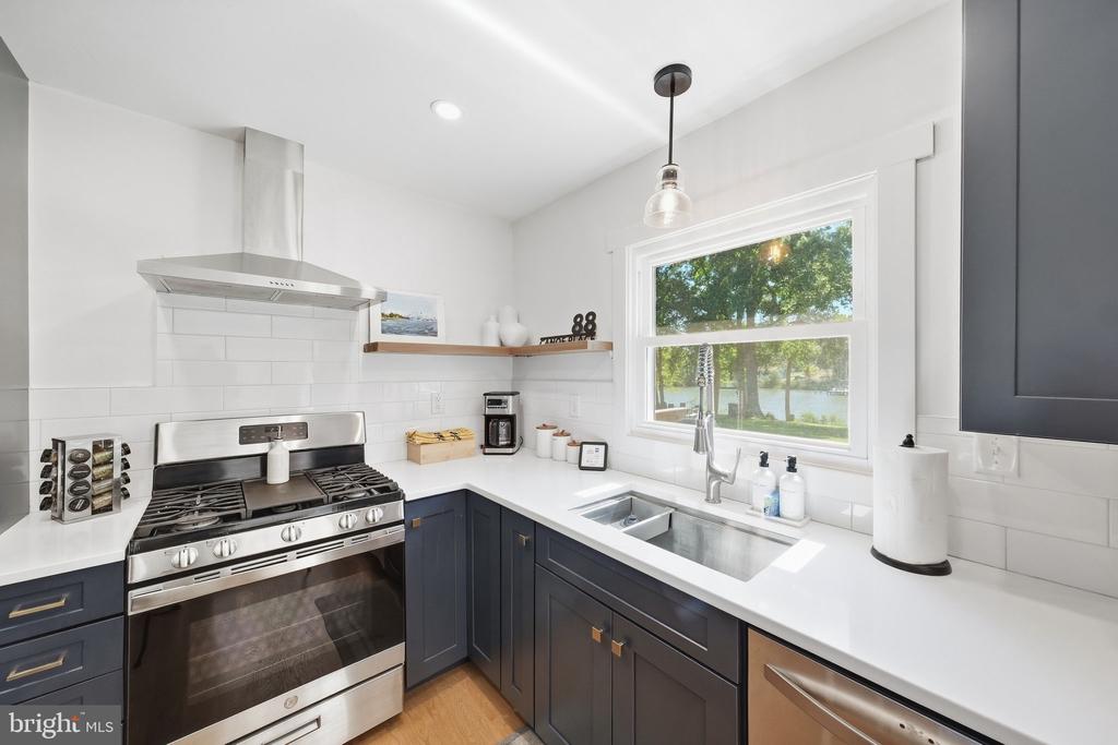88 CANOE PLACE