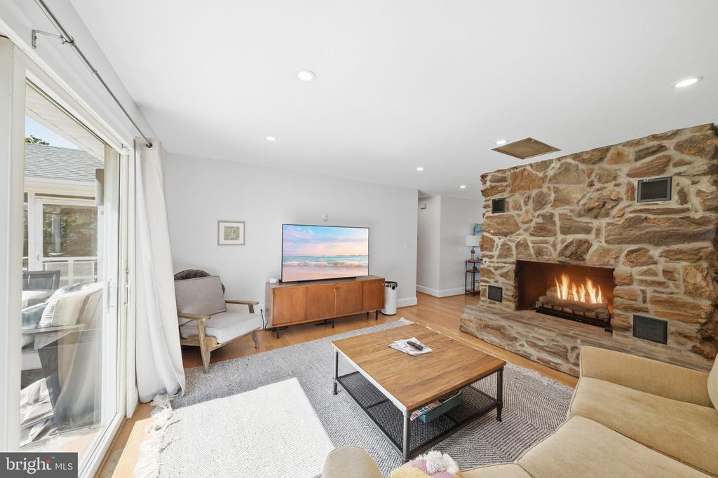 88 CANOE PLACE