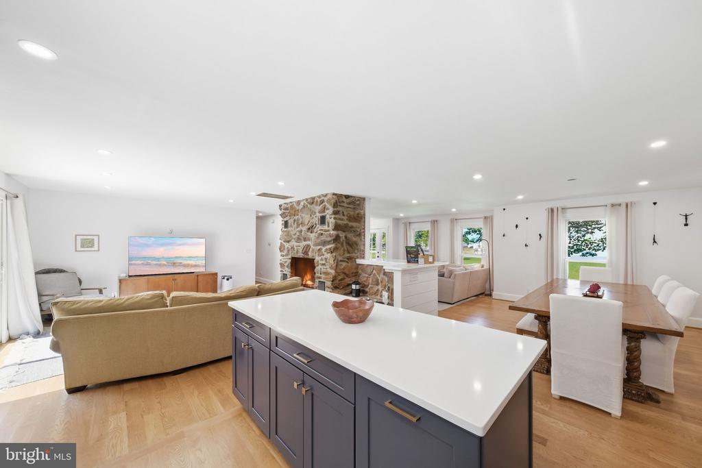 88 CANOE PLACE
