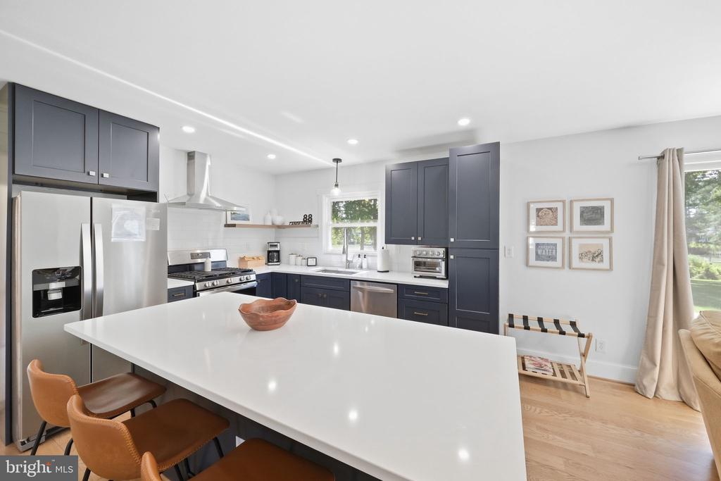 88 CANOE PLACE