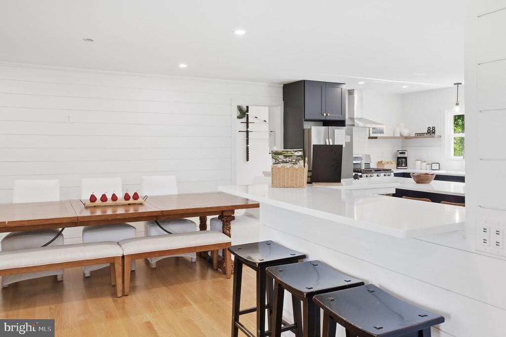 88 CANOE PLACE