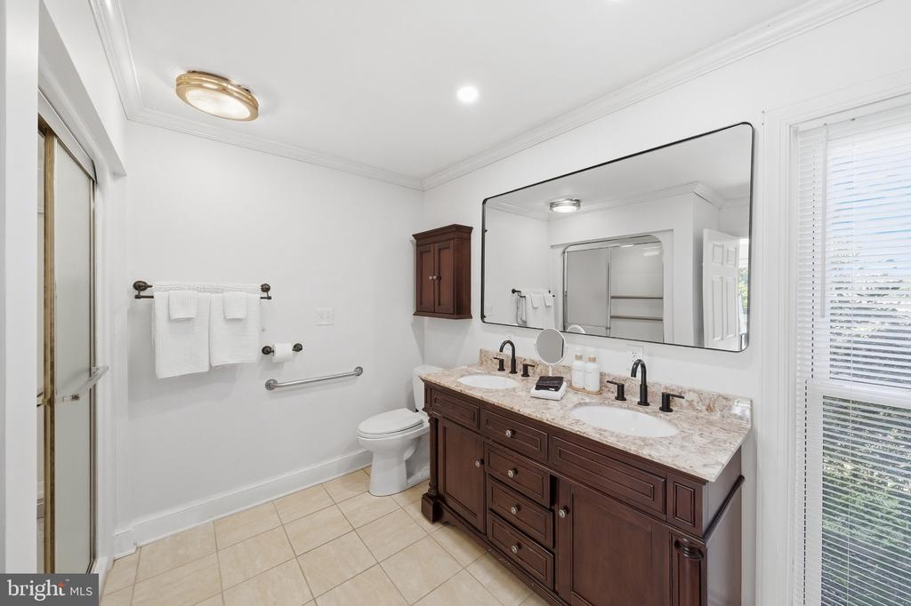 88 CANOE PLACE