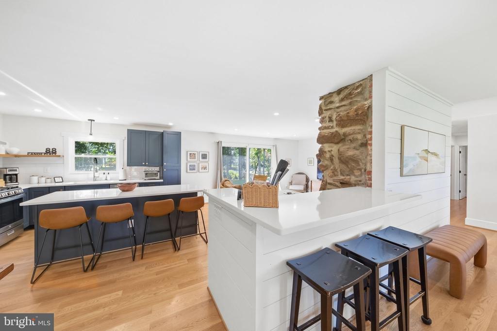 88 CANOE PLACE