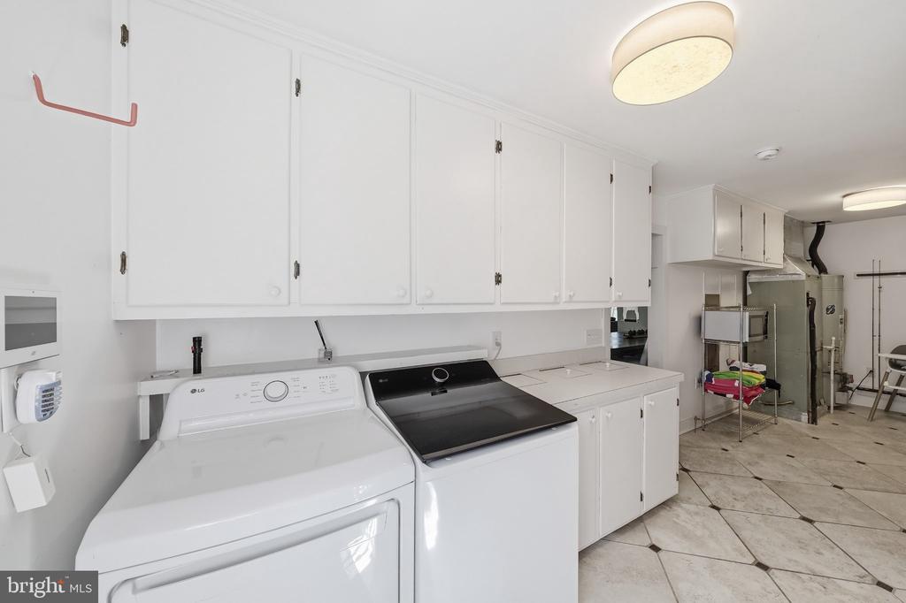88 CANOE PLACE