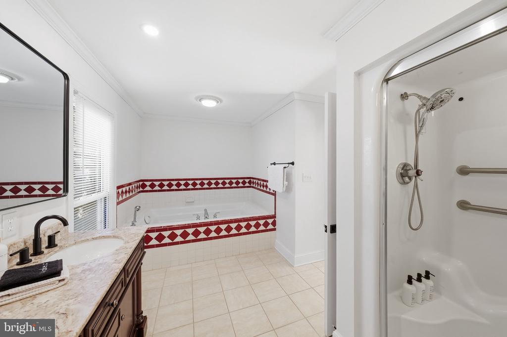 88 CANOE PLACE