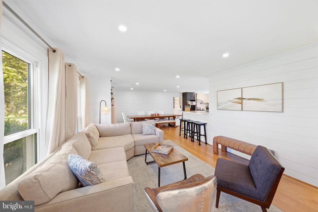 88 CANOE PLACE