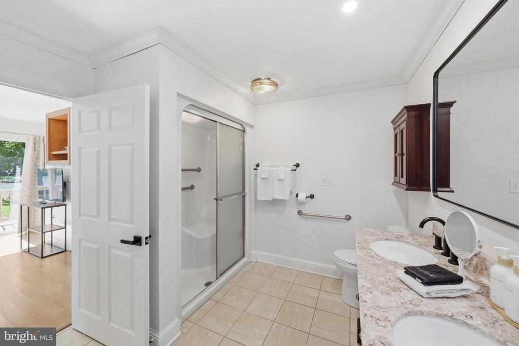 88 CANOE PLACE