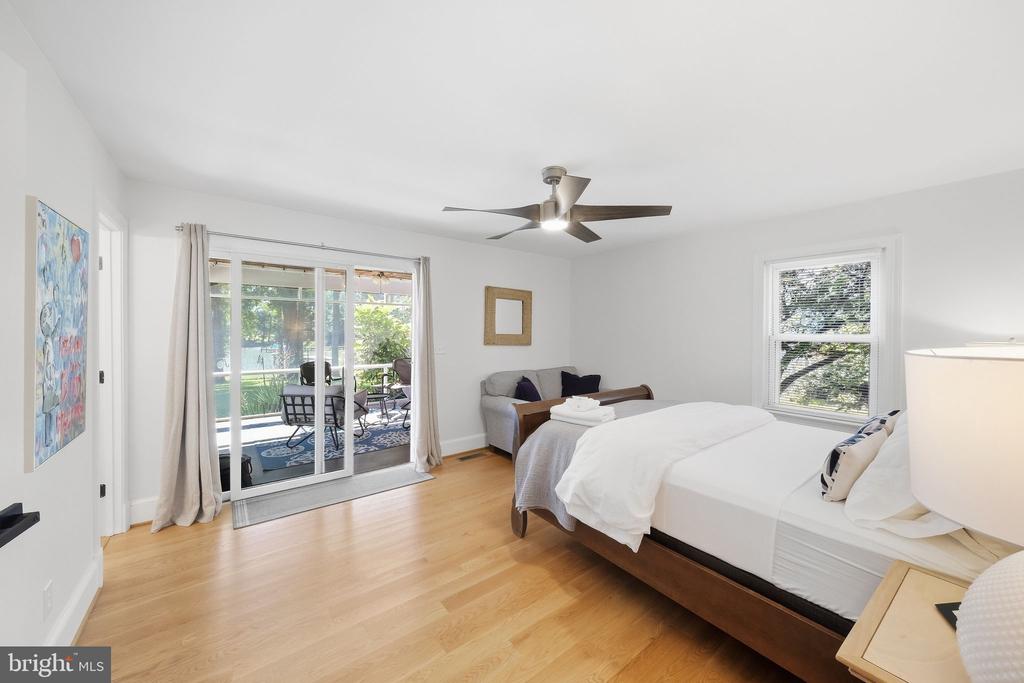 88 CANOE PLACE