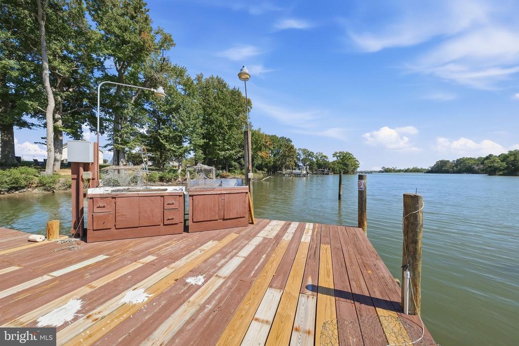 88 CANOE PLACE