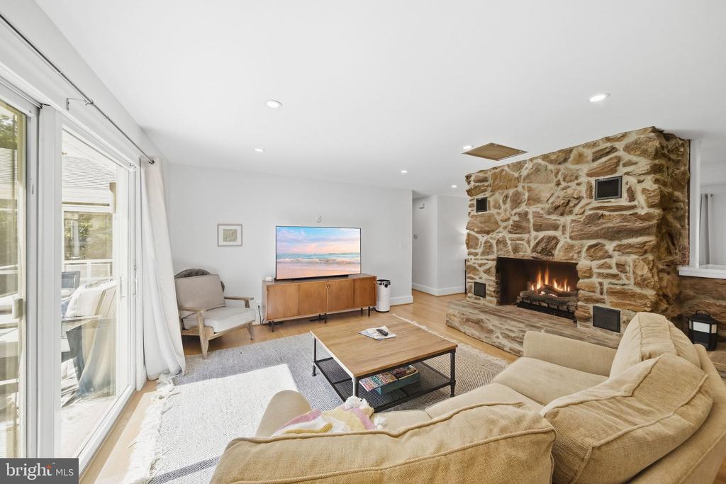 88 CANOE PLACE