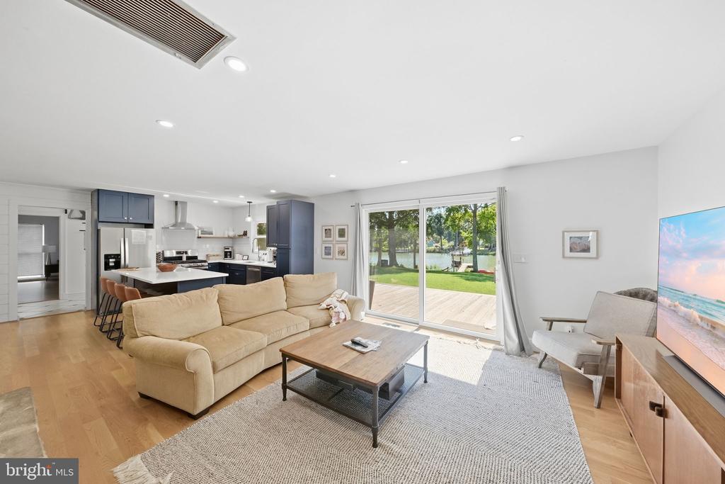 88 CANOE PLACE
