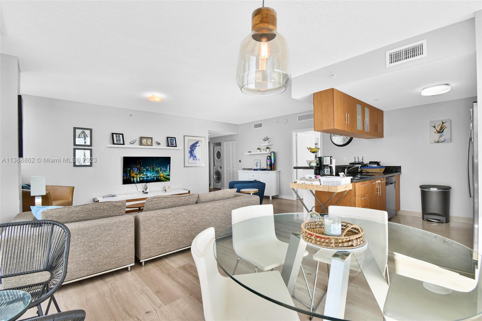 601 NE 23rd St # 1403