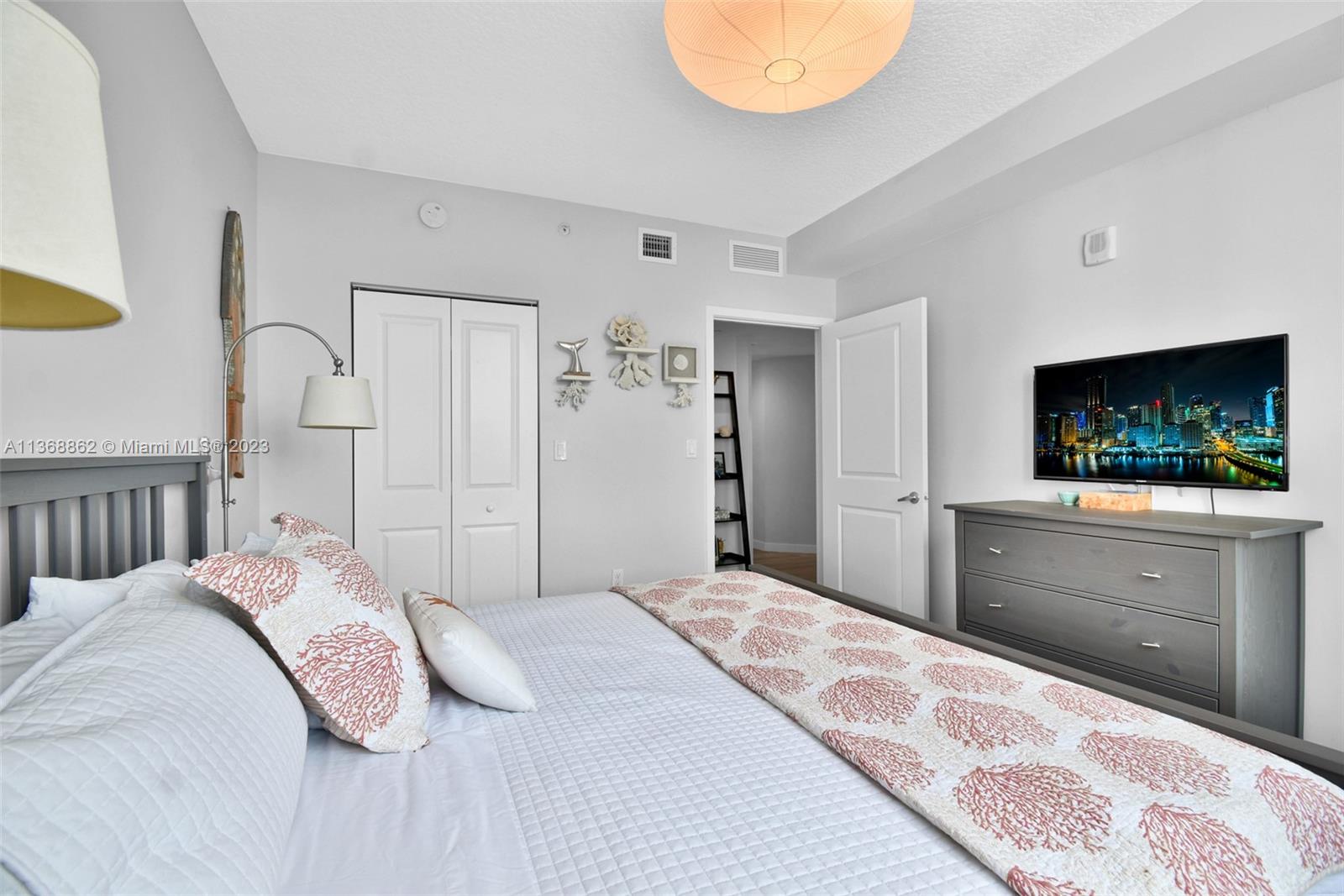 601 NE 23rd St # 1403